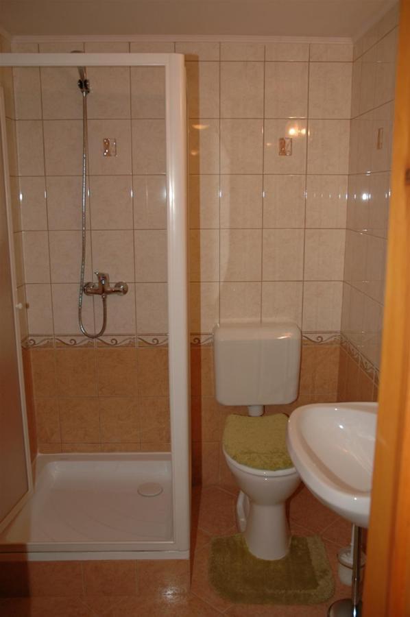 Judit Vendeghaz Suemeg Hotel Ngoại thất bức ảnh